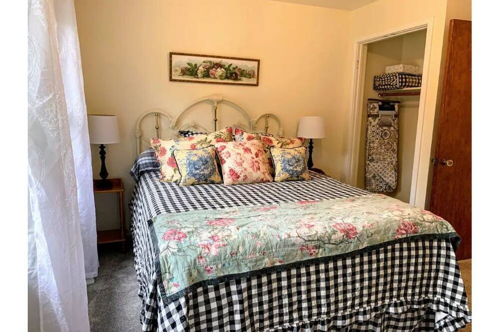 Photo of Bedroom in Jacoby Creek