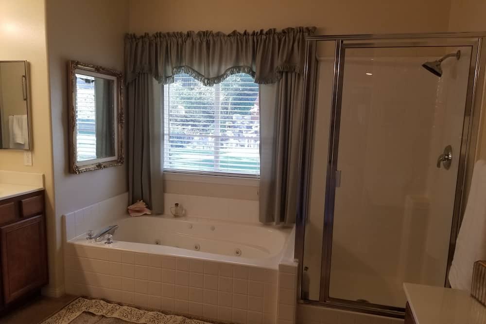 Photo of Bathroom in Lake Elsinore