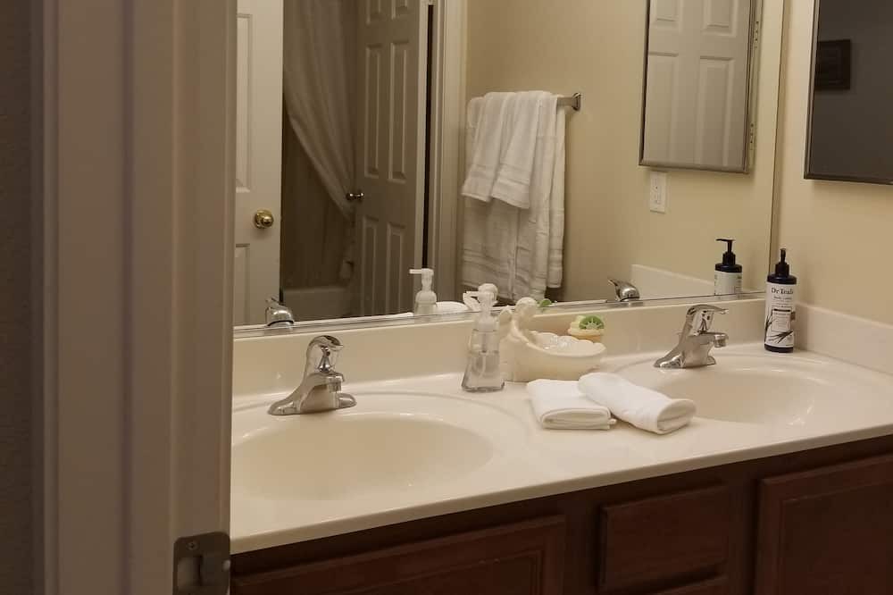 Photo of Bathroom in Lake Elsinore