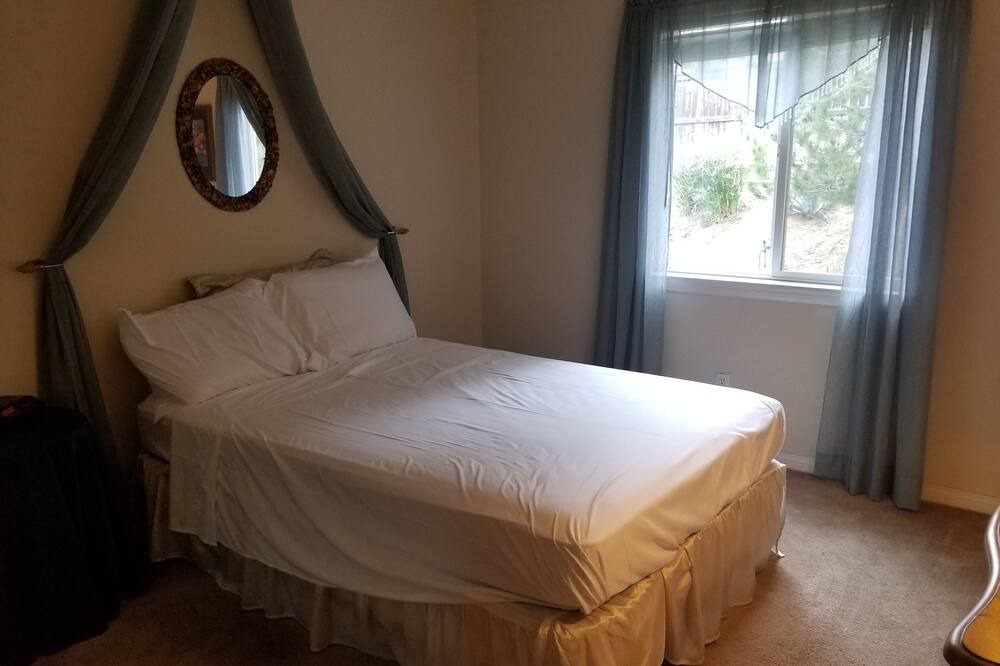 Photo of Bedroom in Lake Elsinore