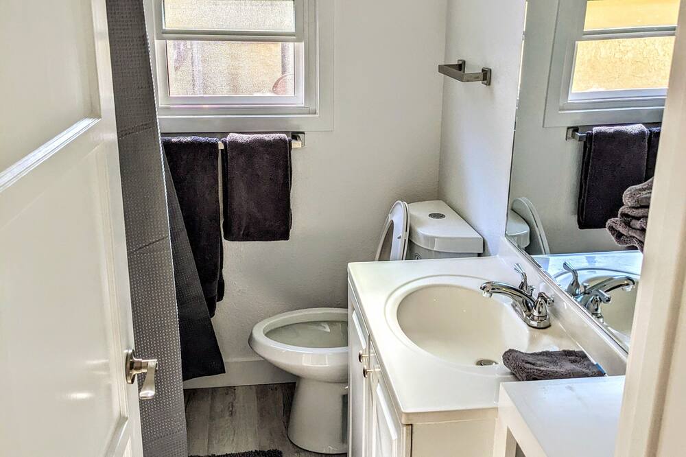 Photo of Bathroom in Port Hueneme