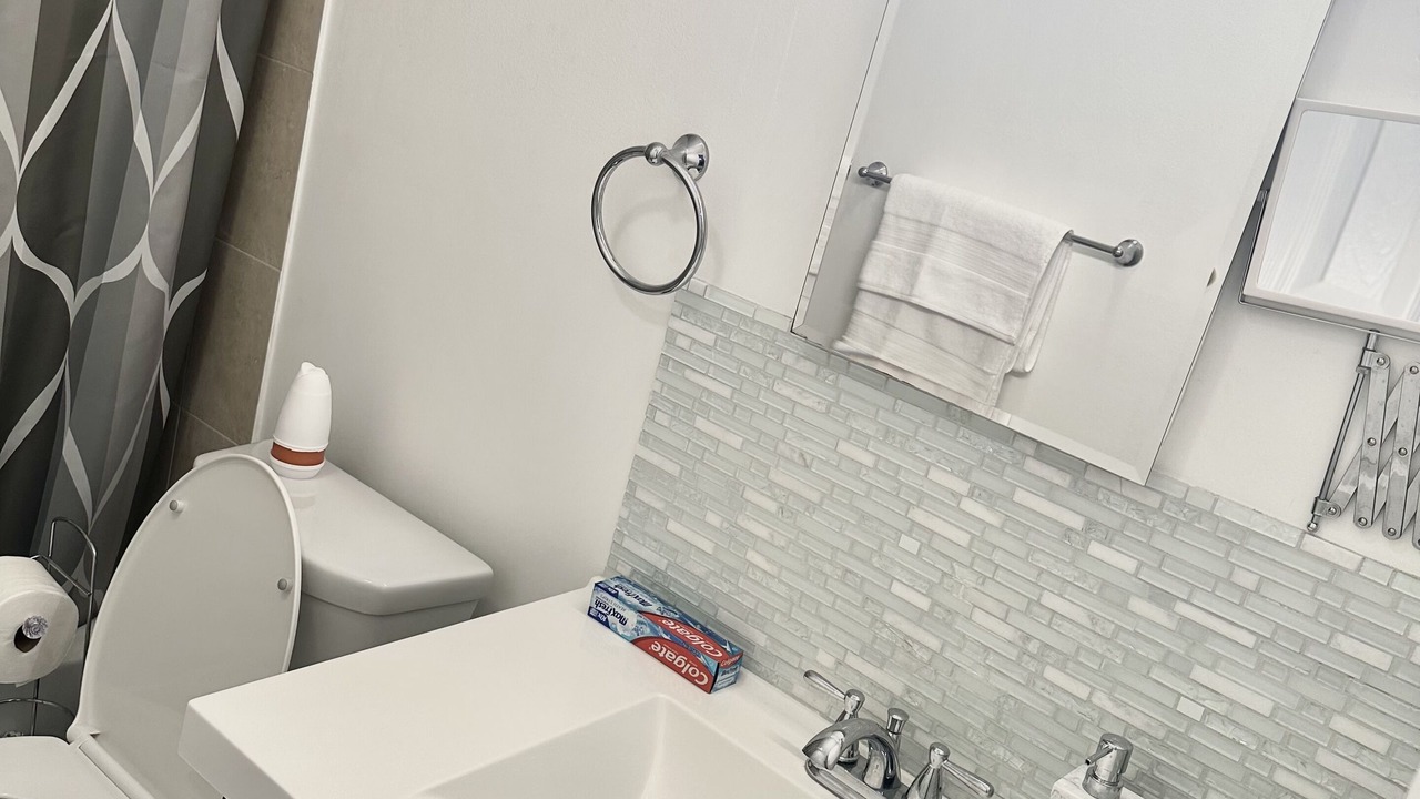 Photo of Bathroom in Garden Isles