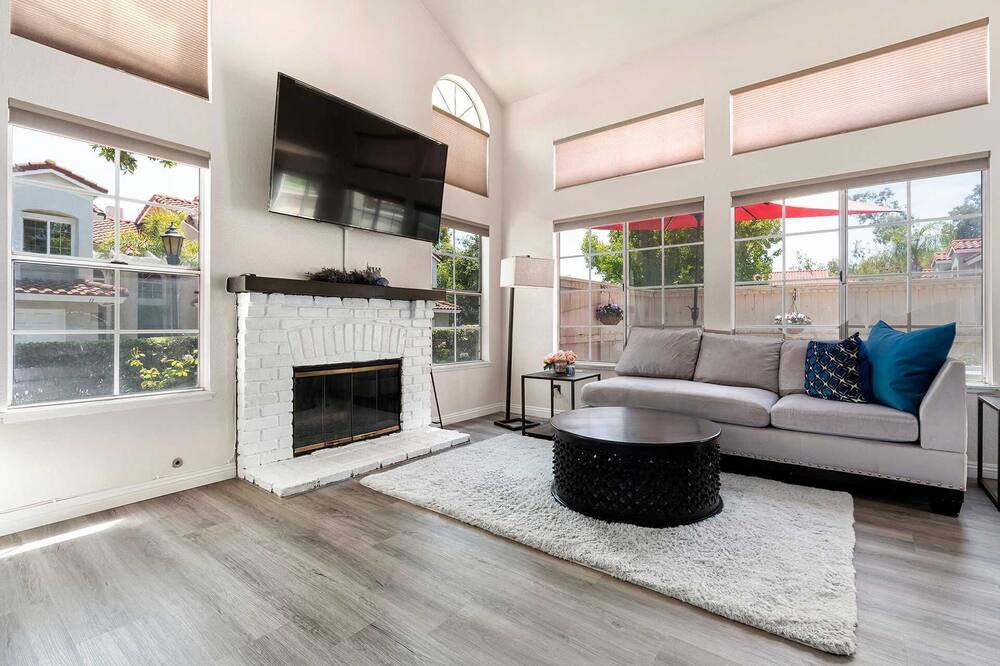 Photo of Livingroom in Rancho Santa Margarita