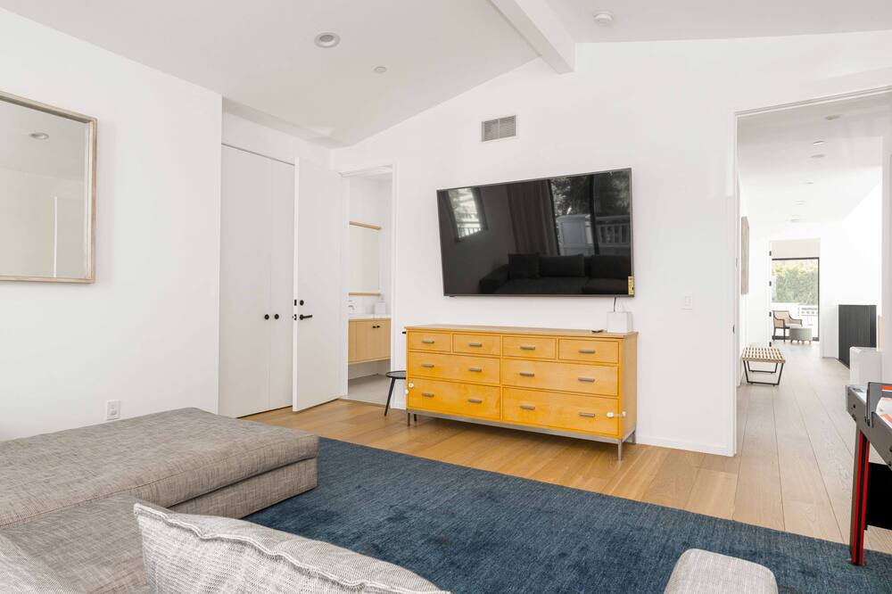 Photo of Livingroom in Tree Section