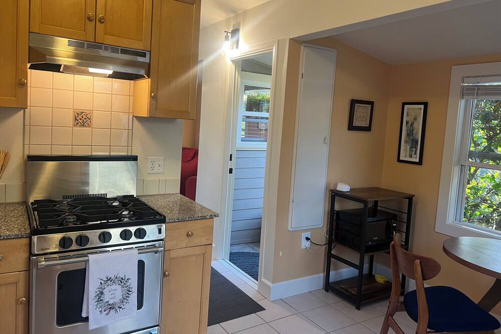 Photo of Kitchen in Railroad District
