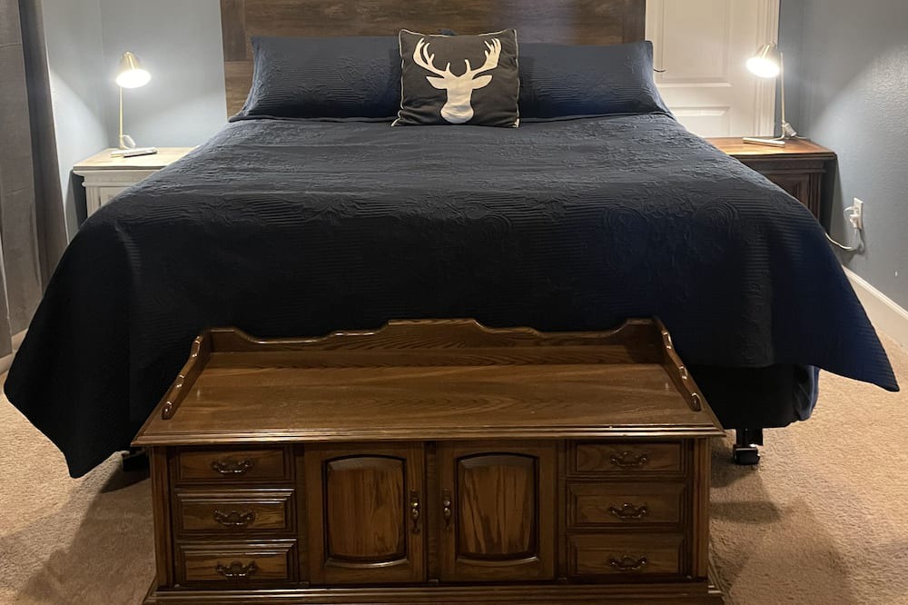 Photo of Bedroom in Castle Pines North