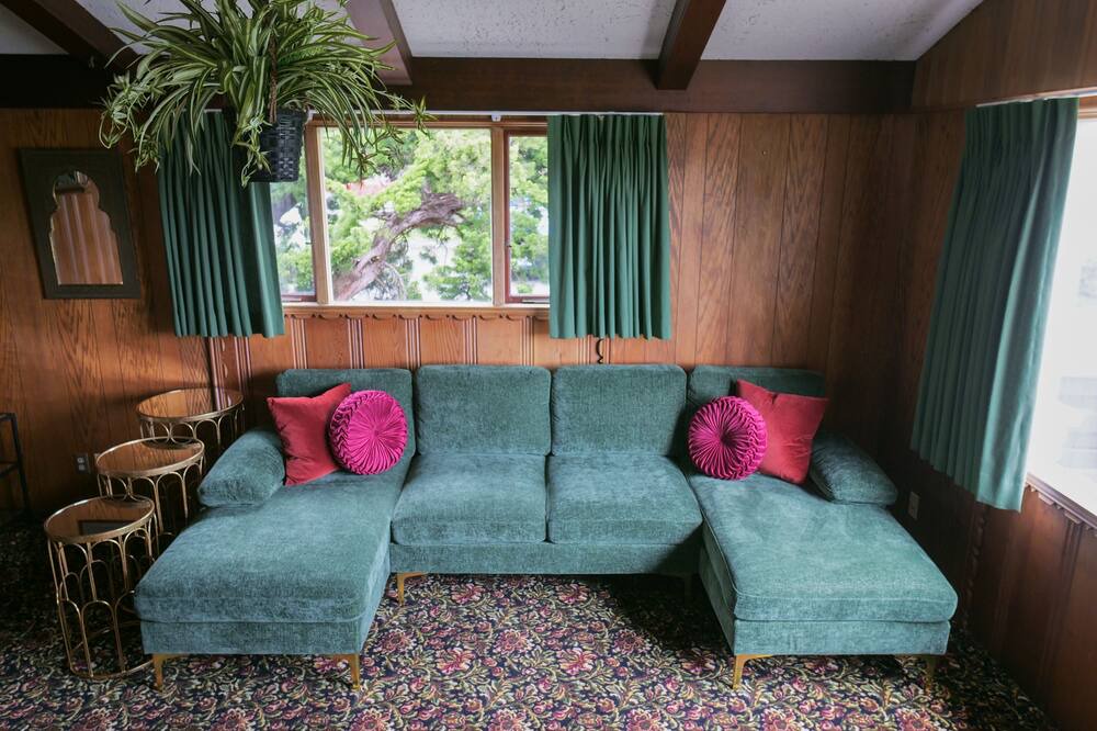 Photo of Livingroom in Eureka