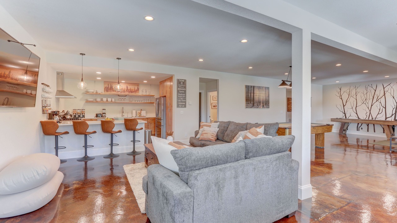 Photo of Livingroom in Central City