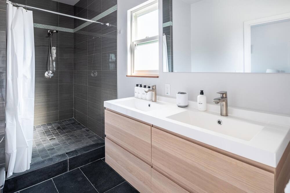 Photo of Bathroom in Northside