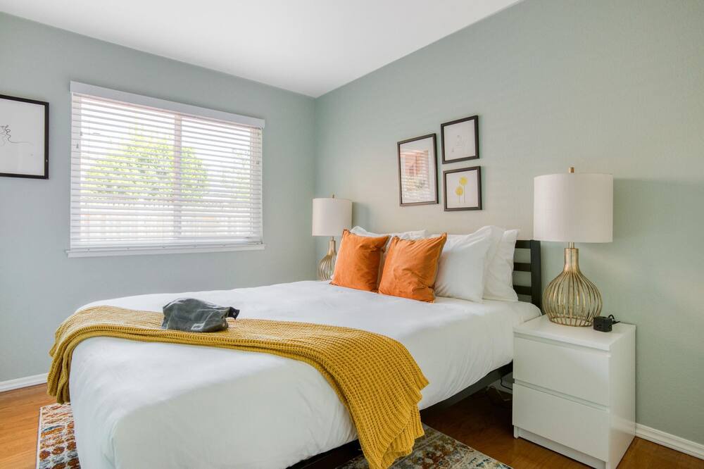 Photo of Bedroom in Fremont