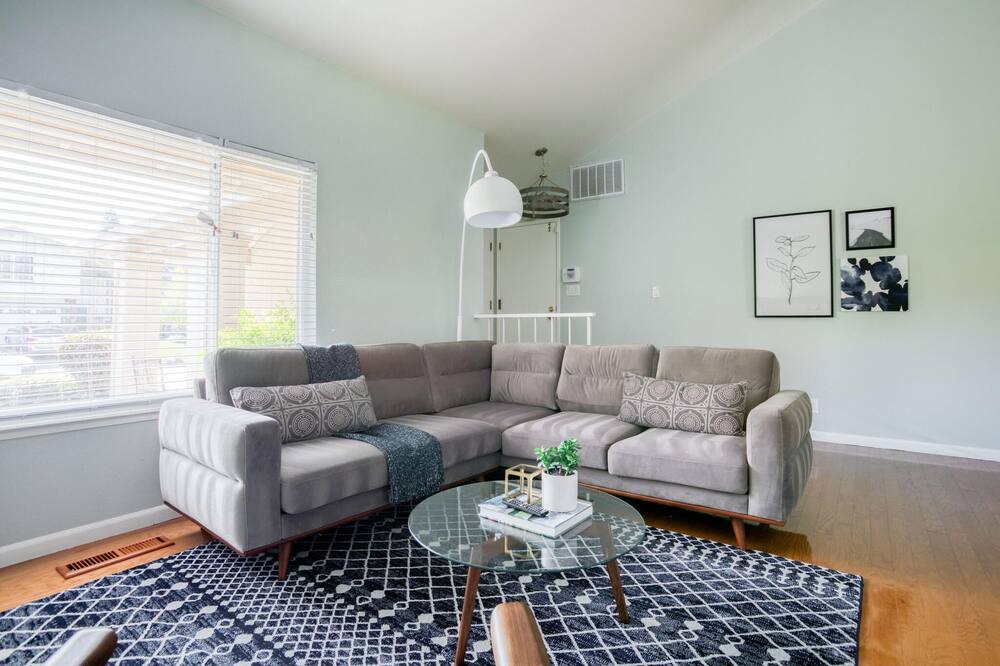 Photo of Livingroom in Fremont
