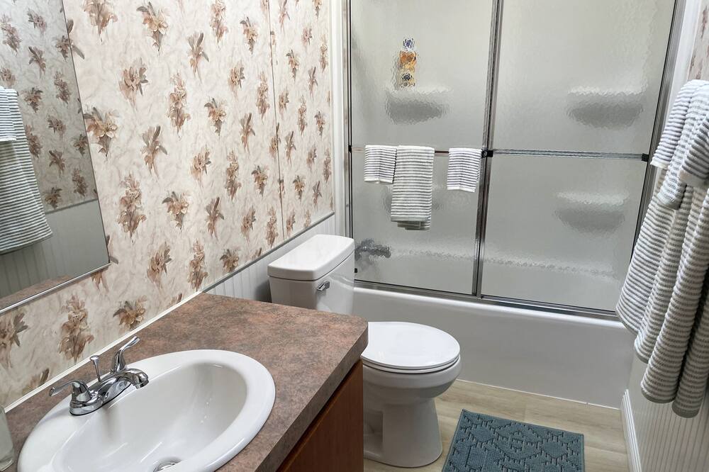 Photo of Bathroom in Bullhead City