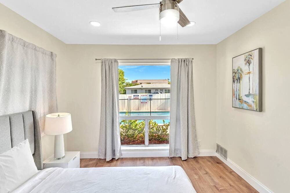Photo of Bedroom in Coral Ridge Isles