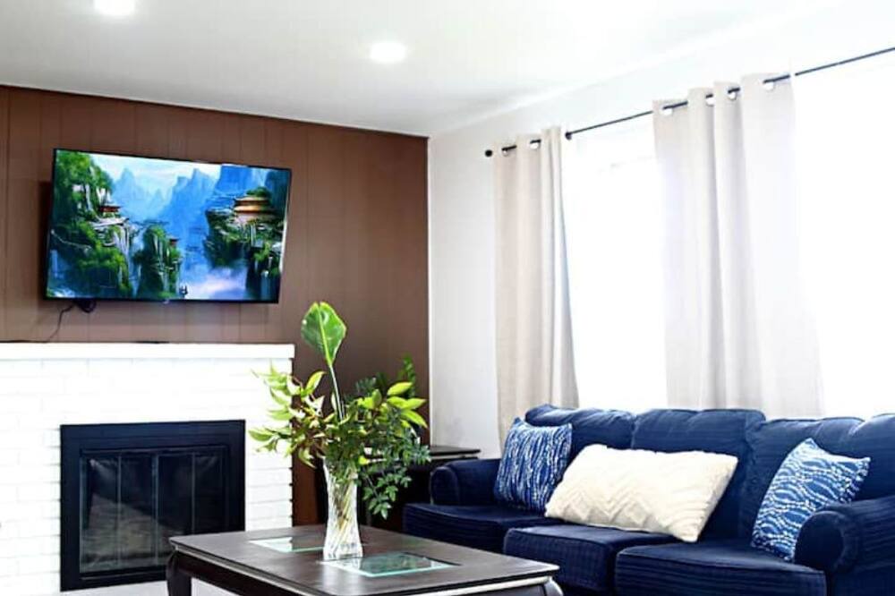 Photo of Livingroom in Cupertino
