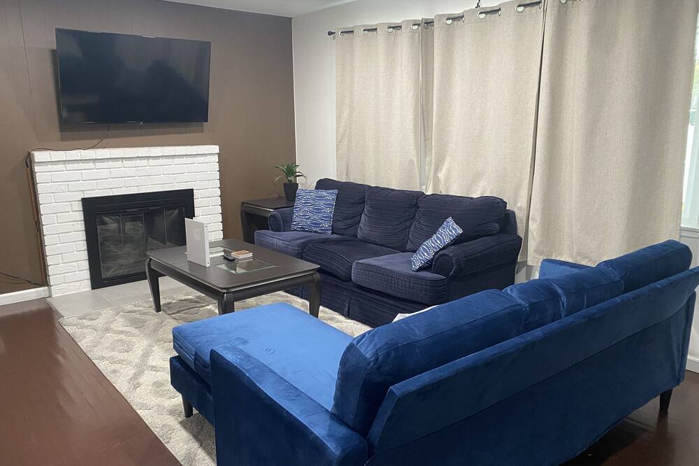 Photo of Livingroom in Cupertino