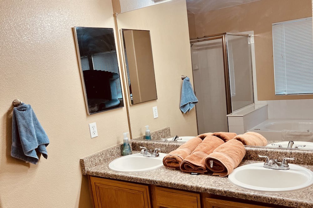Photo of Bathroom in Briar Hill Park