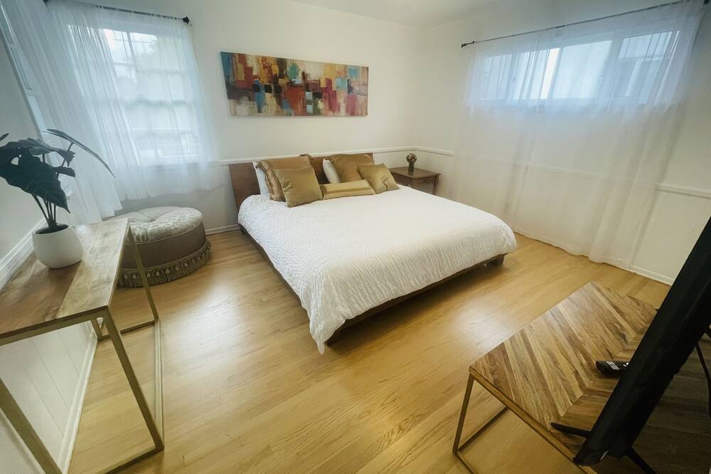 Photo of Bedroom in Sherman Oaks