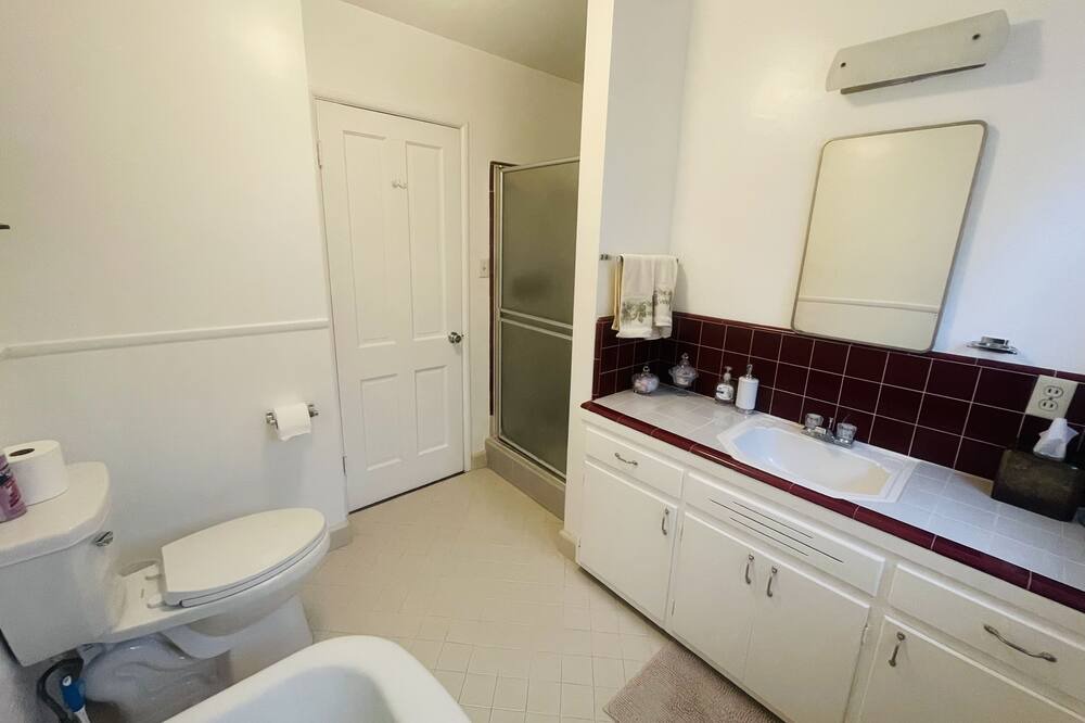 Photo of Bathroom in Sherman Oaks