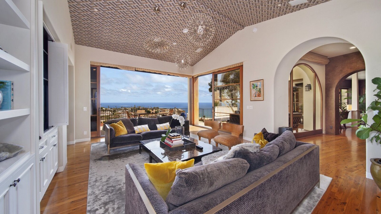 Photo of Livingroom in Emerald Bay