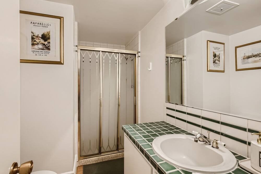 Photo of Bathroom in Park East
