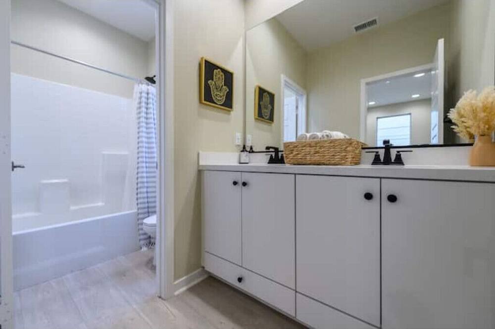 Photo of Bathroom in San Juan Capistrano
