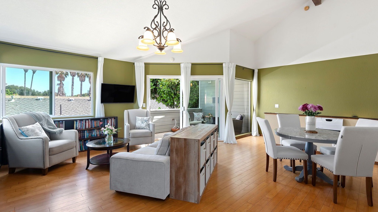 Photo of Livingroom in West Beach