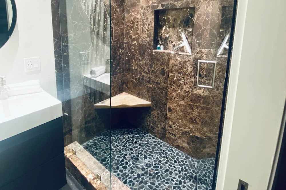 Photo of Bathroom in Ventura