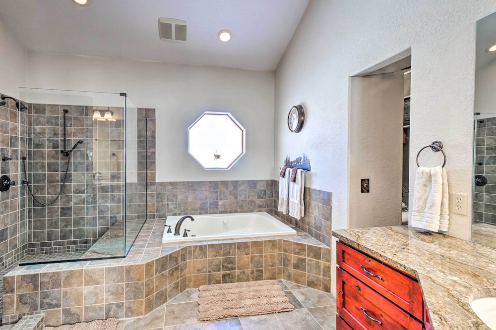 Photo of Bathroom in Michigan Hill