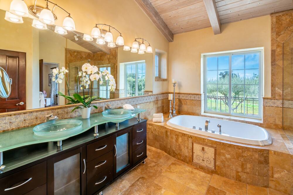 Photo of Bathroom in Toro Canyon
