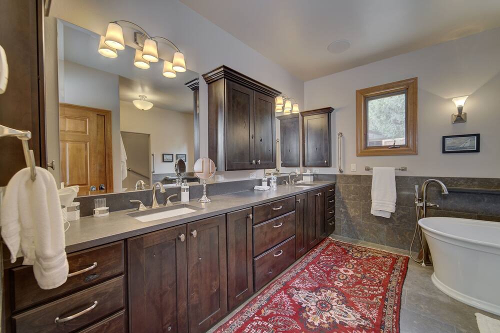 Photo of Bathroom in Pleasant Valley