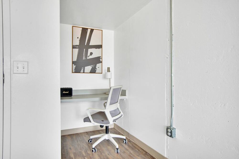 Photo of Bedroom in Jefferson Park
