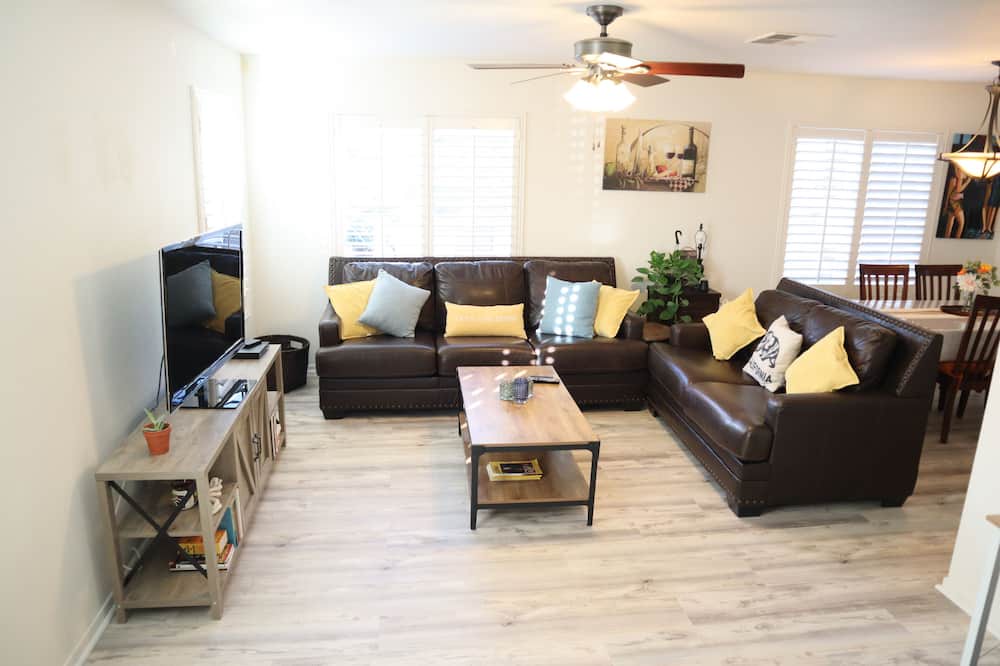 Photo of Livingroom in Lake Elsinore