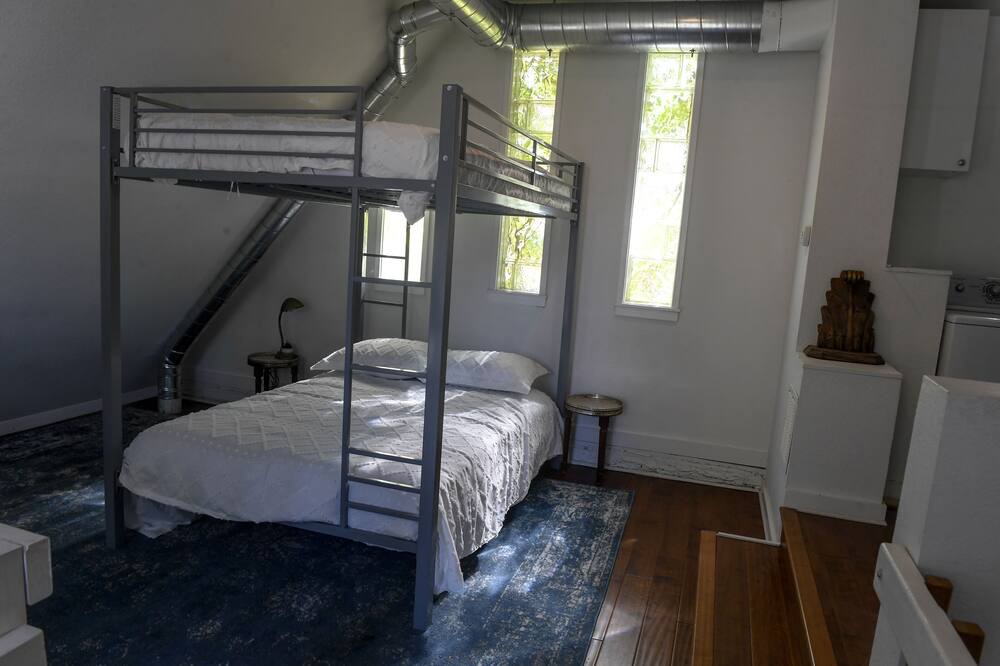 Photo of Bedroom in Jefferson Park