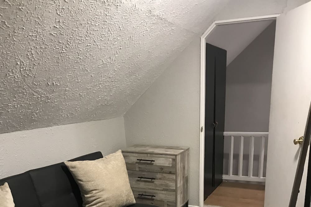 Photo of Bedroom in Maple Heights