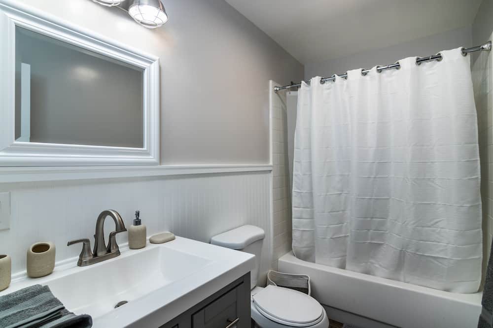 Photo of Bathroom in Sherman Oaks