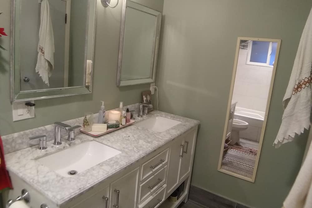 Photo of Bathroom in Wheat Ridge