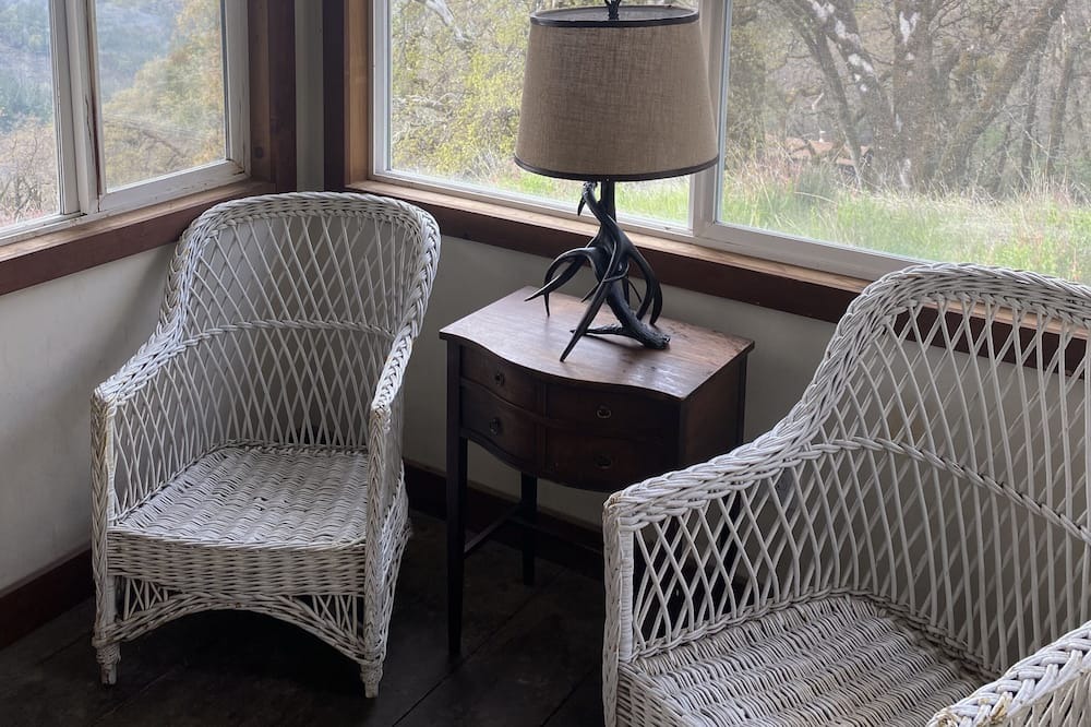 Photo of Livingroom in Garberville