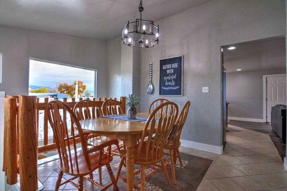 Photo of Livingroom in Fruitvale