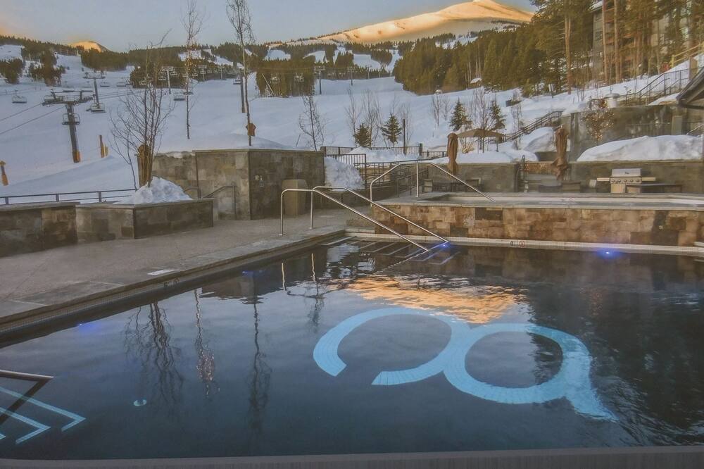 Photo of Bathroom in Peak 8