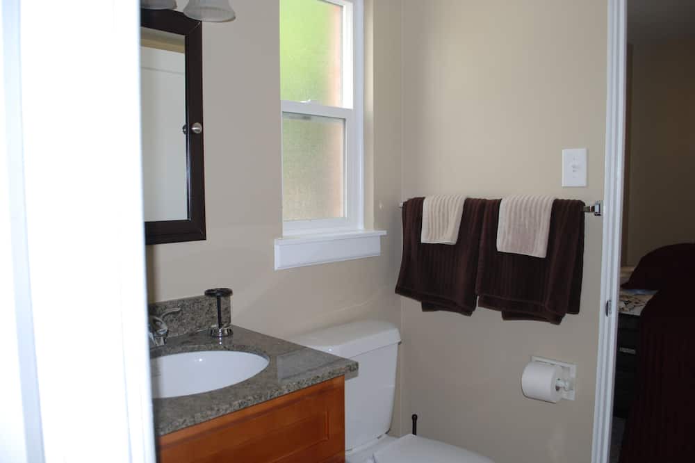 Photo of Bathroom in Jewell Heights - Hoffman Heights