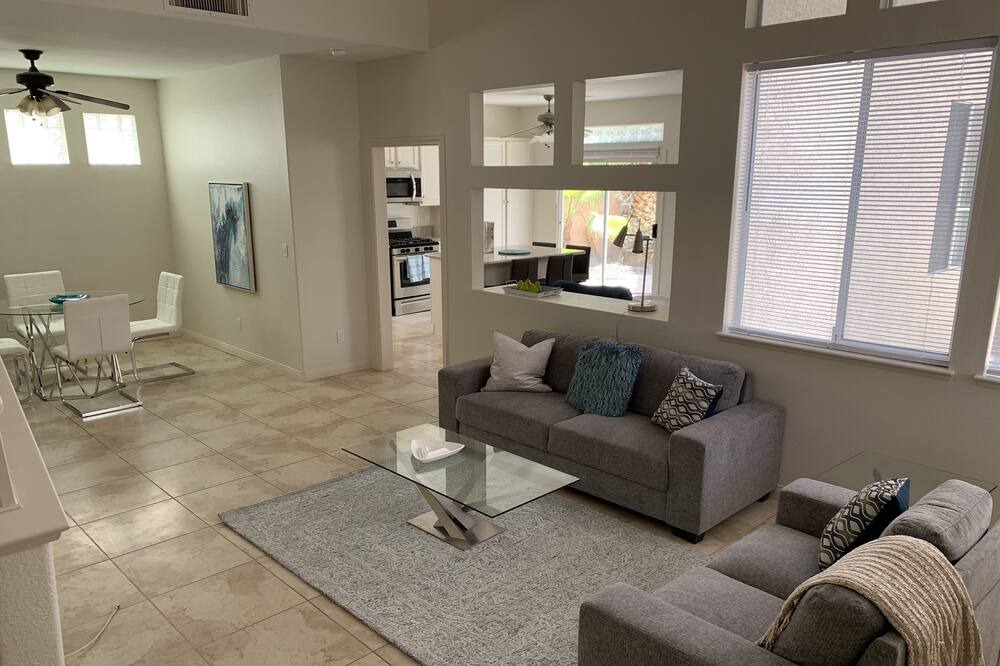 Photo of Livingroom in Summerlin