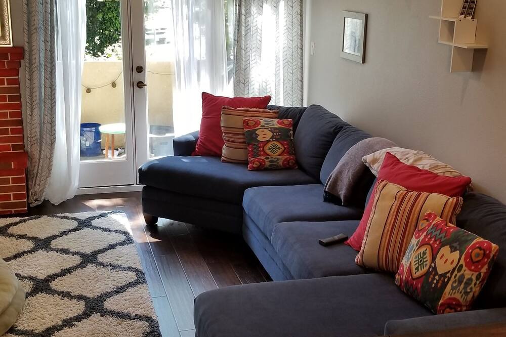 Photo of Livingroom in North Central