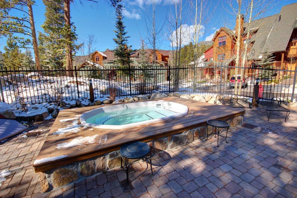 Photo of Outdoor in Lakeside Village