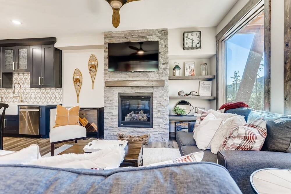 Photo of Livingroom in Lakeside Village