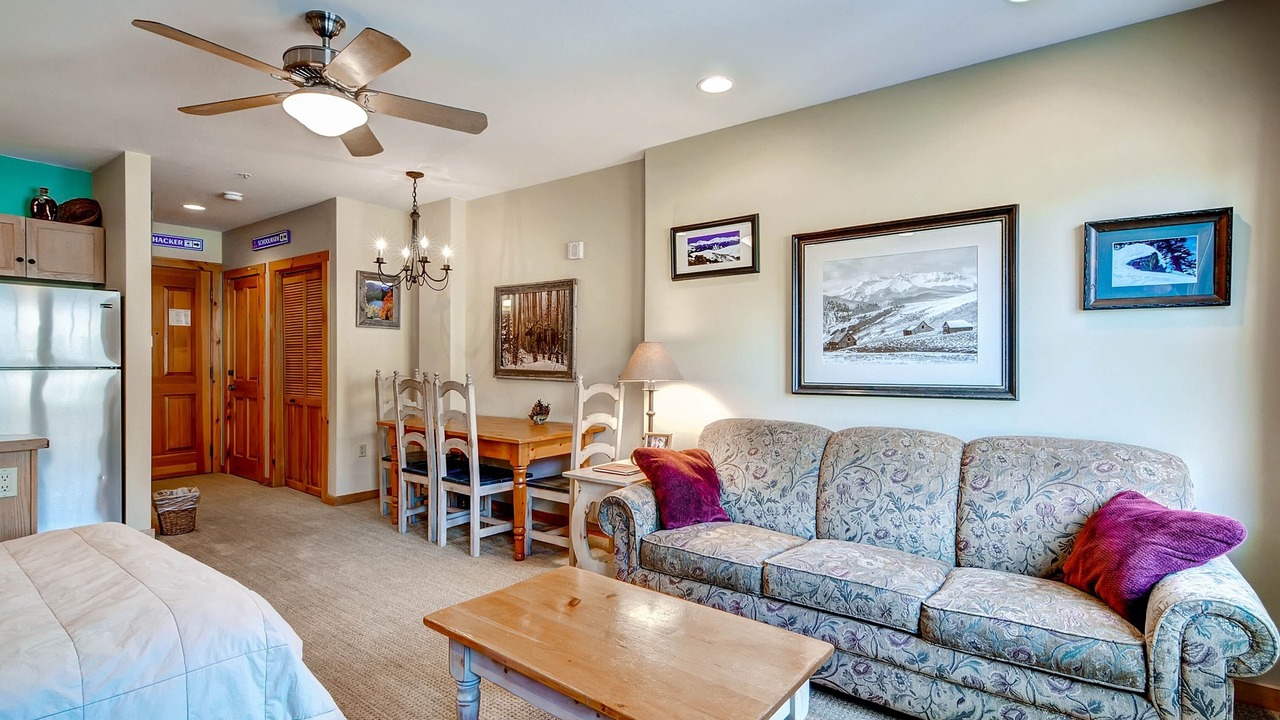 Photo of Livingroom in River Run