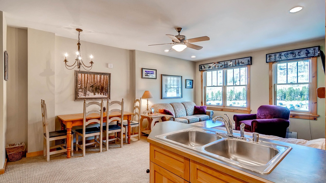Photo of Livingroom in River Run