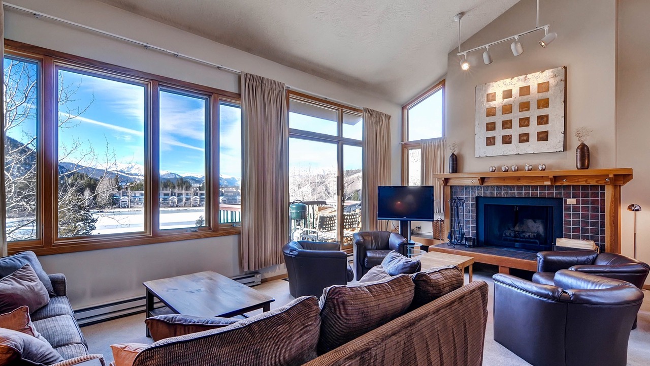 Photo of Livingroom in Lakeside Village