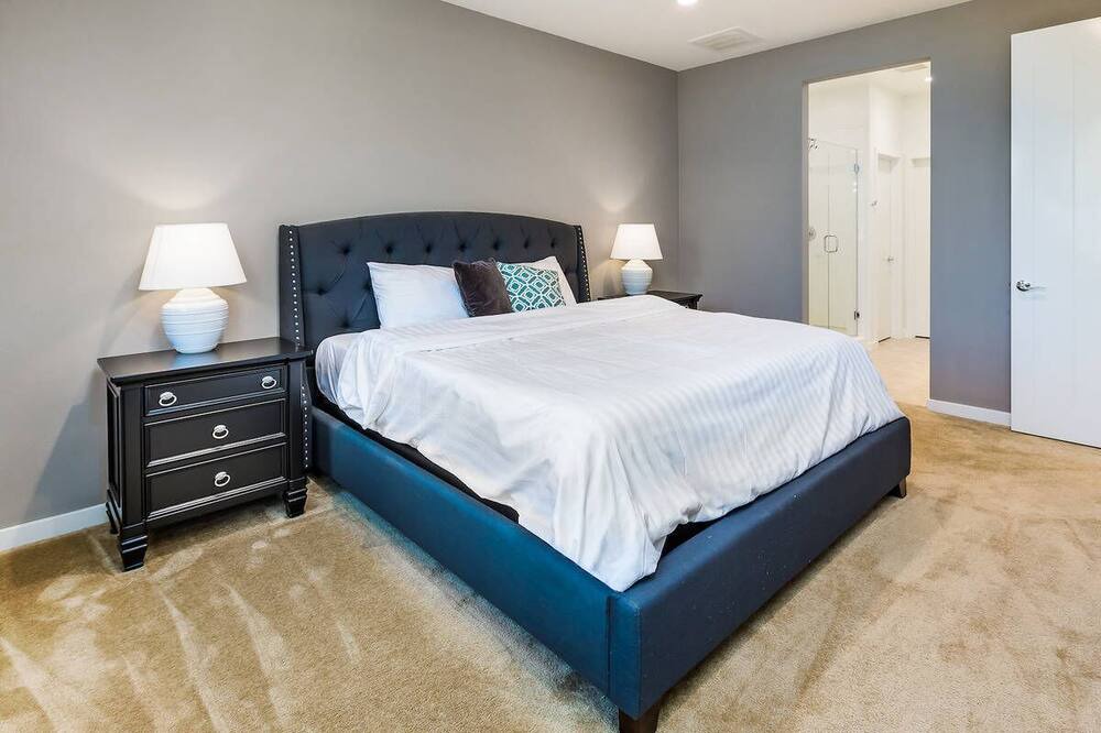Photo of Bedroom in Lake Forest
