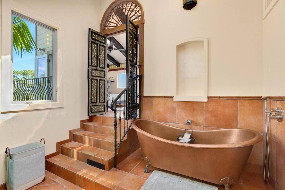 Photo of Bathroom in Alta Mesa