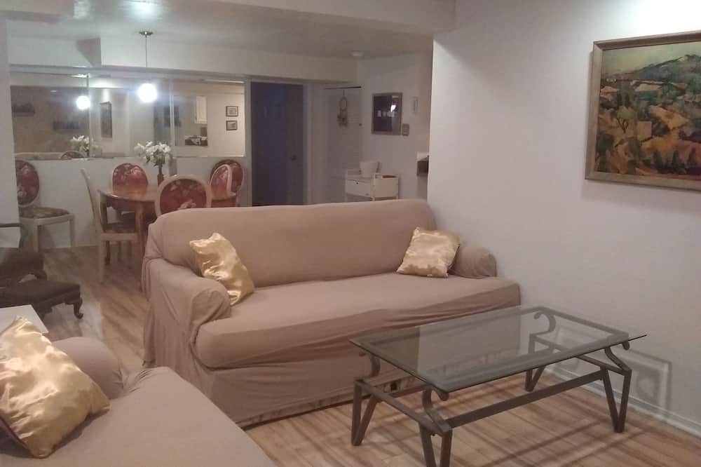 Photo of Livingroom in North Aurora